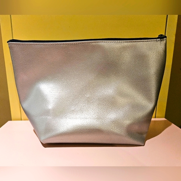 Obagi Cosmetics Bag - Picture 2 of 3